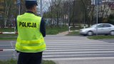 Policjant na przejściu dla pieszych