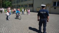 Policjanci ruchu drogowego w Żarkach Letnisko na spotkaniu profilaktyczno- edukacyjnym z młodzieżą